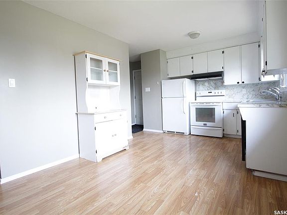 3rd image of 906 Ogilvie STREET