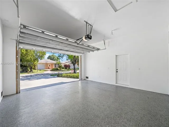 4 bed, 3.0 bath, $5,999 — Photo 3