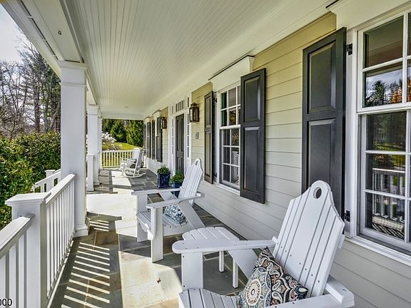 4th image of 9 Twin Field Ln