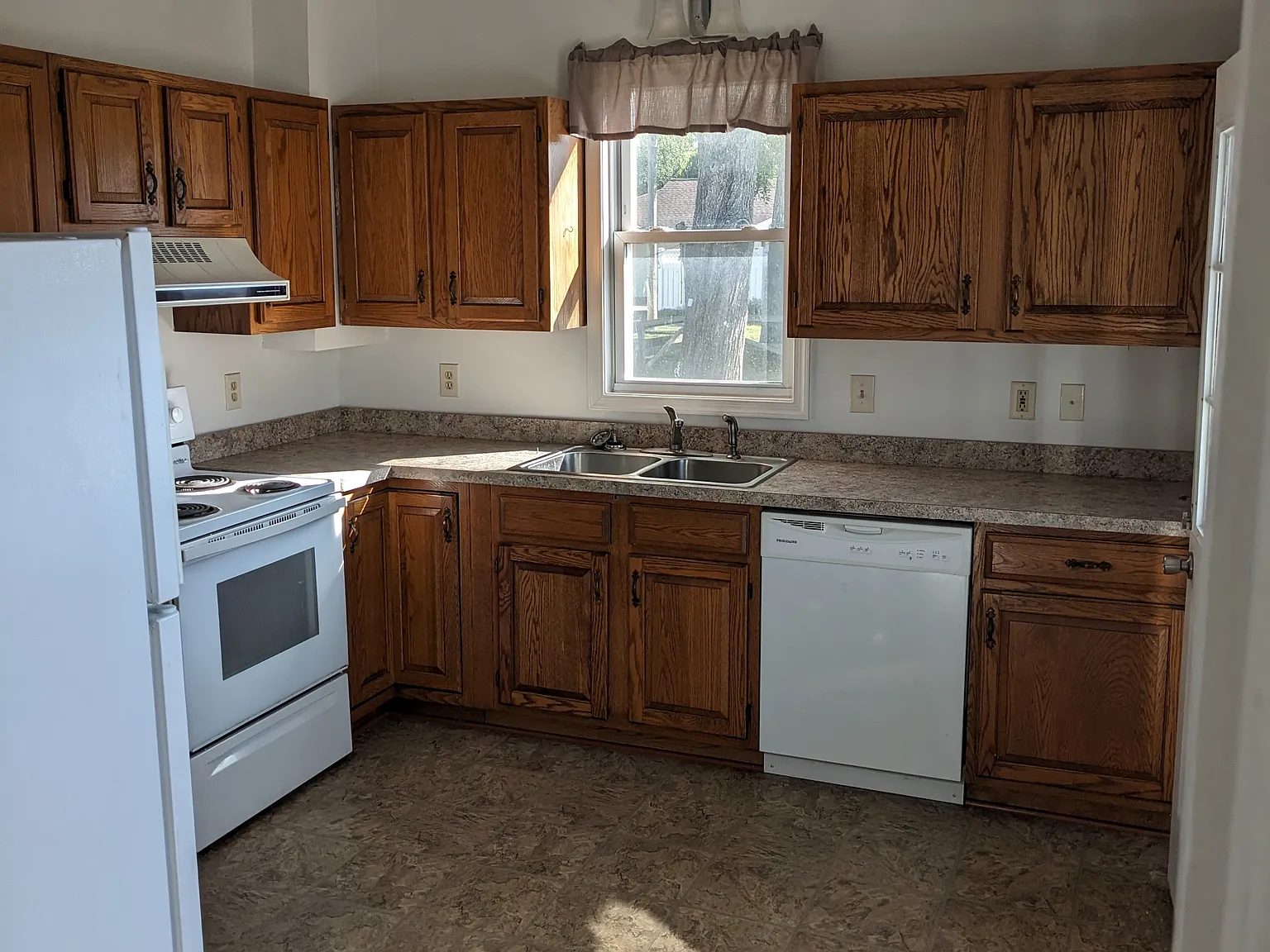 2 bed, 1.5 bath, 1200 sqft, $1,500 — Photo 2