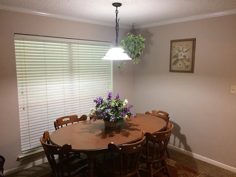 808 Gables Dr — Photo 5