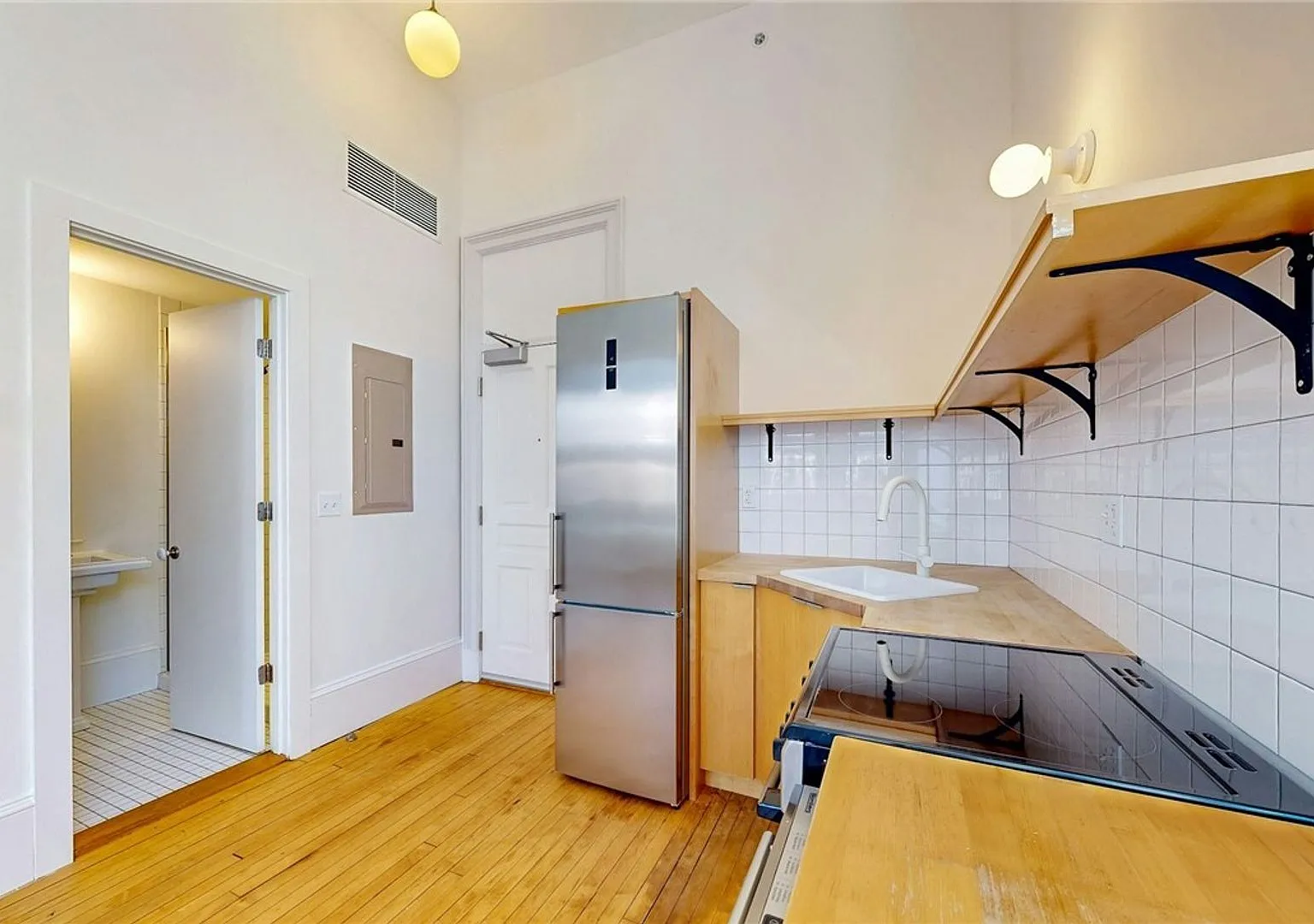 Providence/Downcity Beautiful Updated Condo at The Weybosset Condominiums at PPAC Square - $1,825 — Photo 4