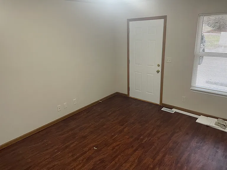 2124 Banstead Ct — Photo 8