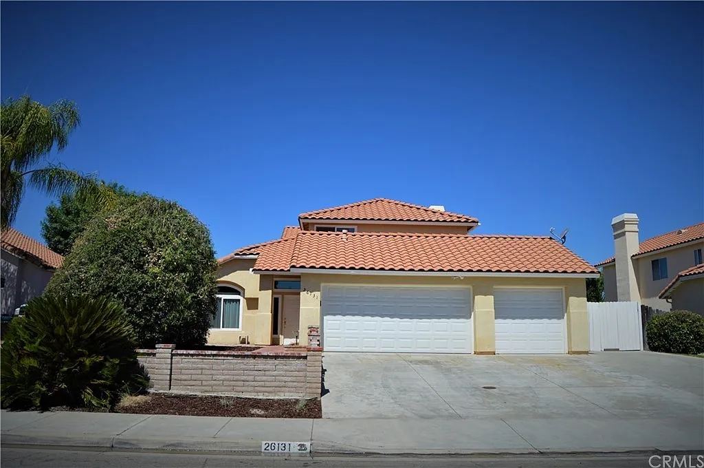4 bed, 1976 sqft, $2,850 — Photo 1