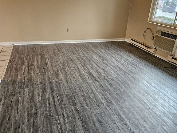 3rd image of 118 Karrland Dr APT 11