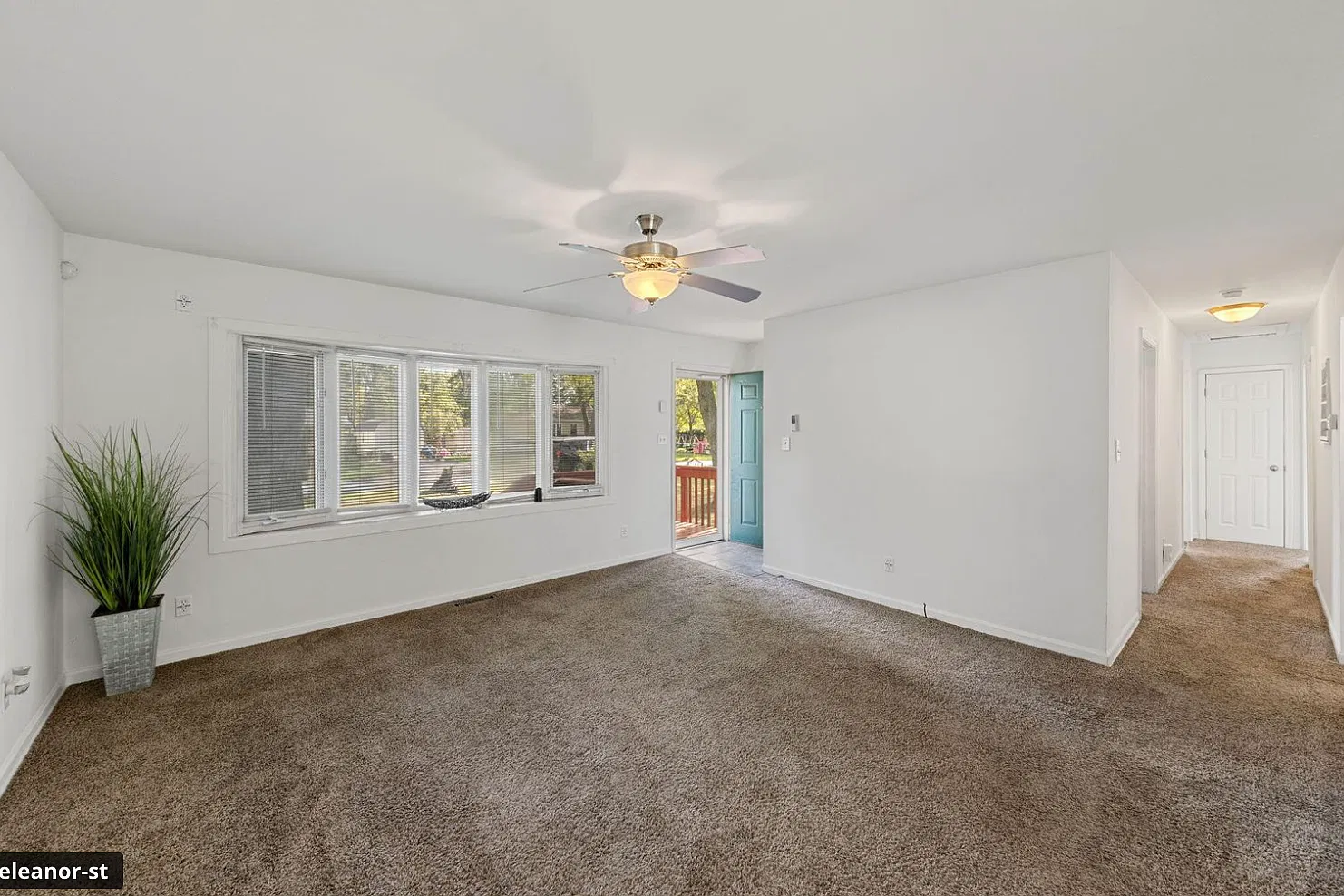 3 bed, 960 sqft, $1,760 — Photo 2
