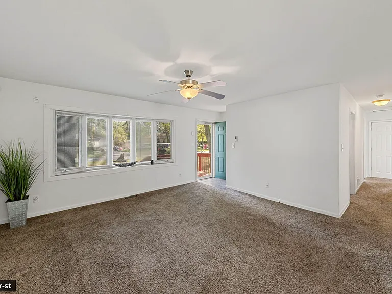 2828 Eleanor St — Photo 2