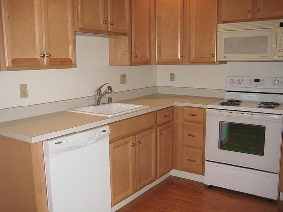 4th image of 272 Shoreline Hwy APT 2