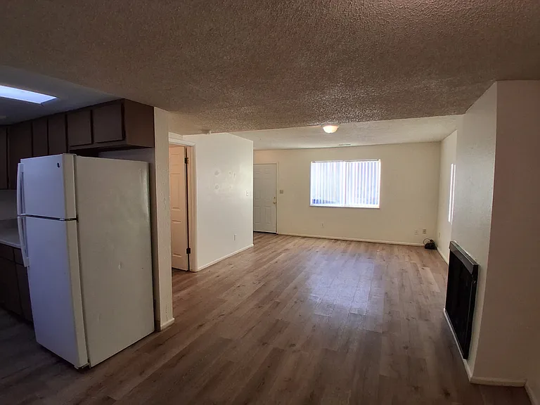 572 Dawn Ct #1 — Photo 4