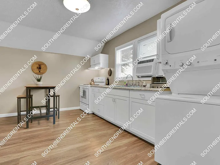 112 E Indiana Ave #C — Photo 5
