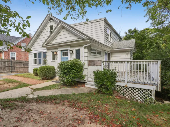 31 Old Colchester Road, Waterford, CT 06375