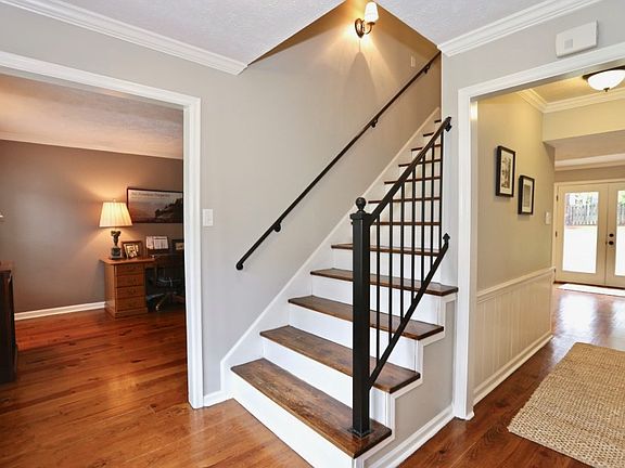 2nd image of 101 Sandalwood Dr