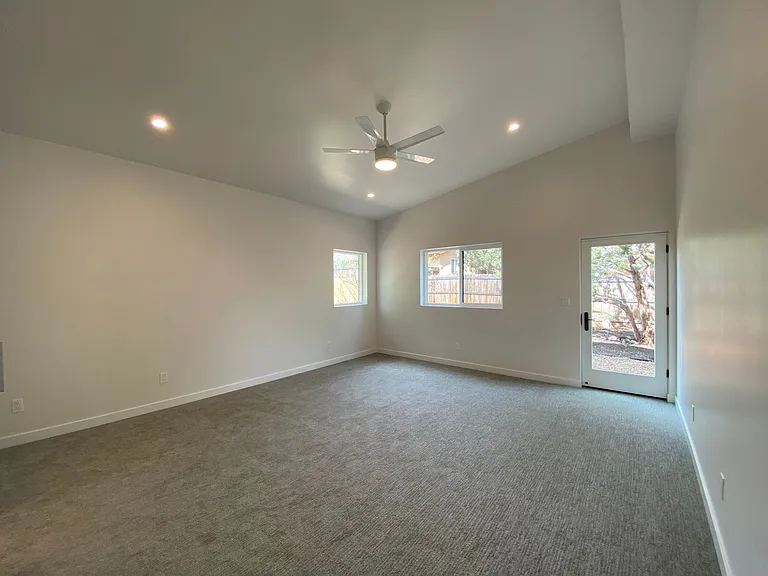 100 W Hummingbird Ln — Photo 5