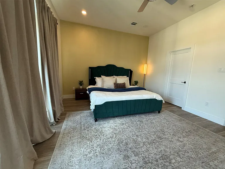 2909 Nagle St — Photo 15