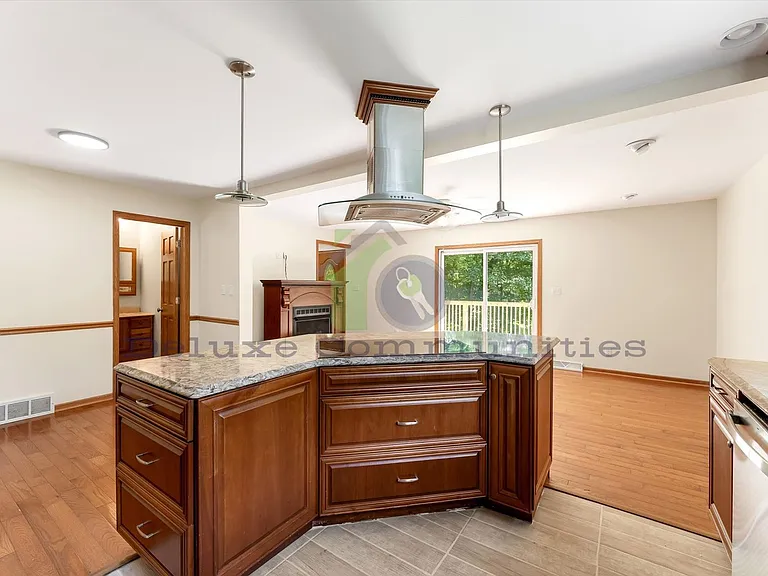 2660 Blackberry Ln NE — Photo 12
