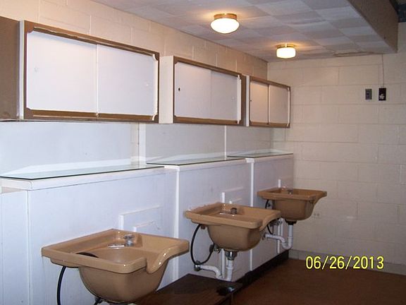 5th image of 207 Maple St