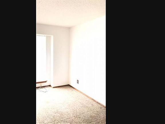 4th image of 210 SW Crystal Hills Dr