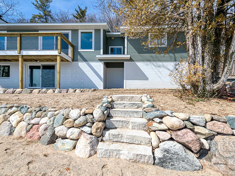 9870 Center Rd, Traverse City, MI 49686 Zillow