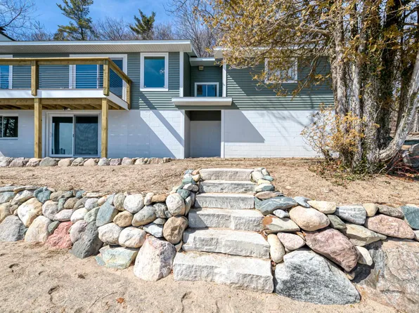 9870 Center Rd, Traverse City, MI 49686