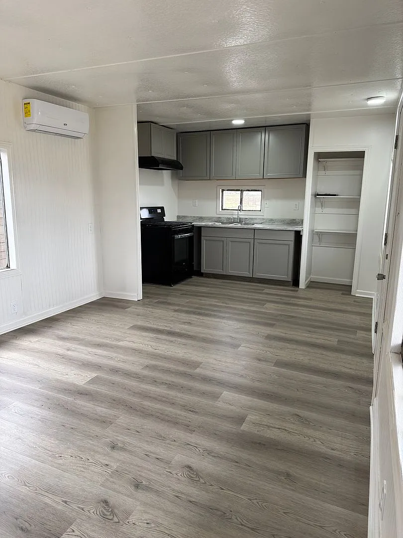 Quant Mobile Home Available in Stevenson — Photo 3