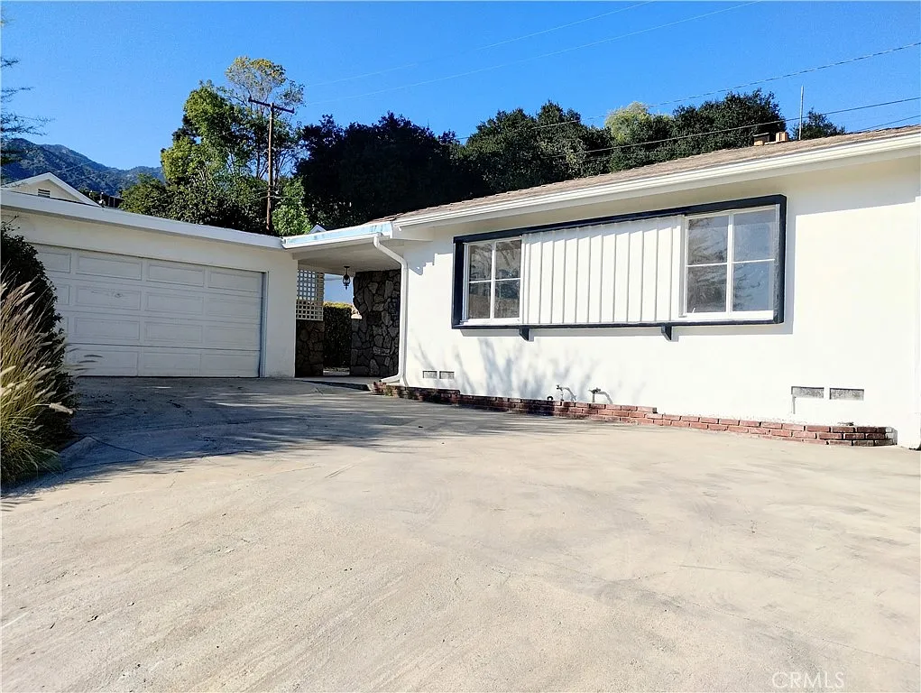 4 bed, 1.5 bath, 1432 sqft, $4,550 — Photo 2