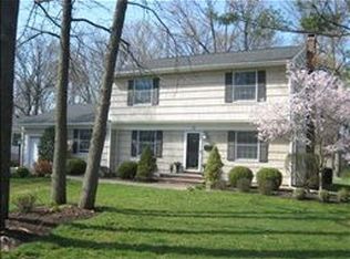 17 Chaucer Dr, Berkeley Heights, NJ 07922