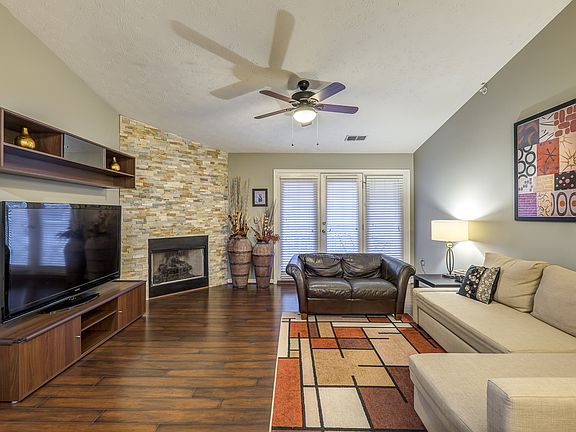 3rd image of 1927 Waterstone Blvd APT 312