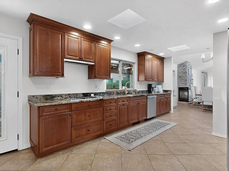 9735 Village Green Dr NE — Photo 7