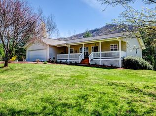 795 Puett Cove Cir, Marble, NC 28905