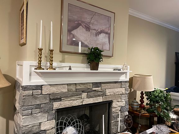 Gas fireplace