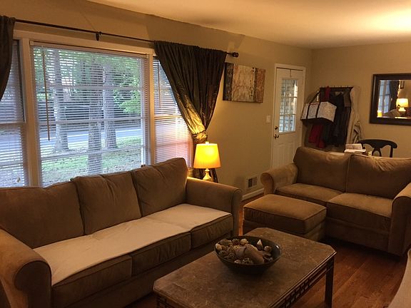 4th image of 673 Stewart Ave