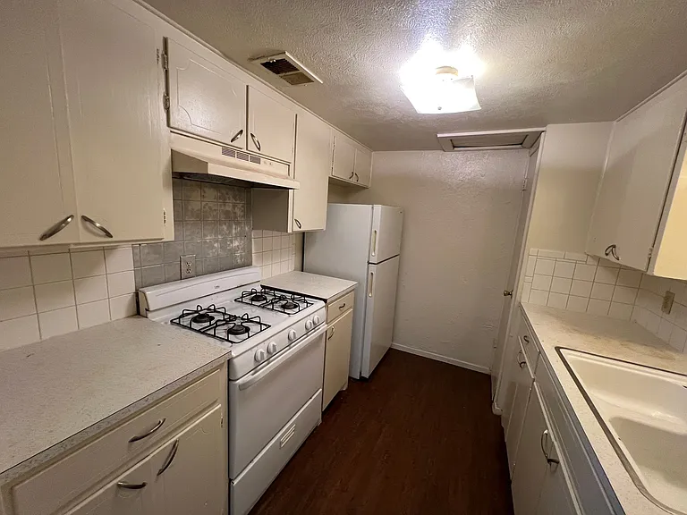 912 N Bell Ave — Photo 14