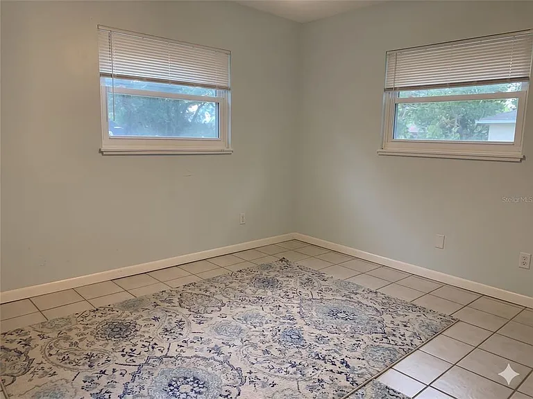 3 Elizabeth Dr E — Photo 8