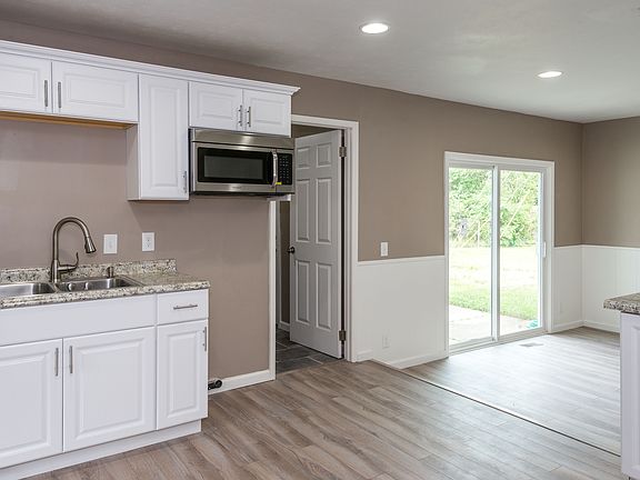 3rd image of 4260 Green Meadows Dr