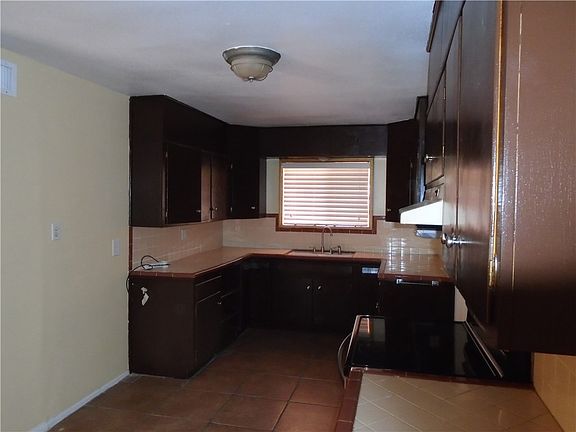 3rd image of 121 Isabella Dr