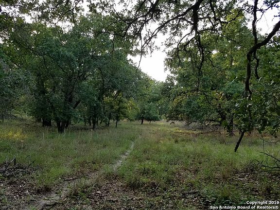4th image of 129 Misty Oaks Ln