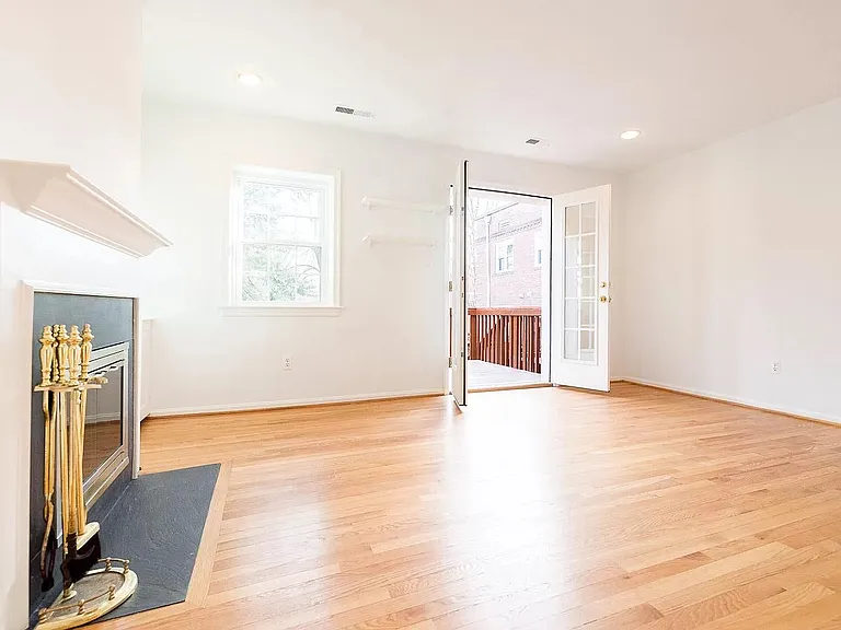 4827 Chevy Chase Dr — Photo 13
