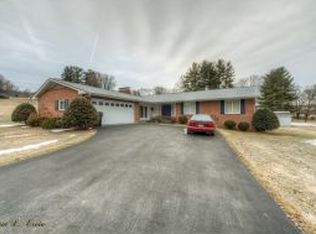 155 Lawndale Dr, Bristol, VA 24201