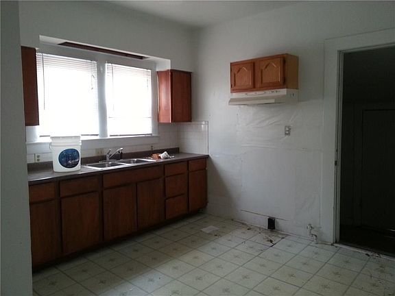 2nd image of 315 Camp St