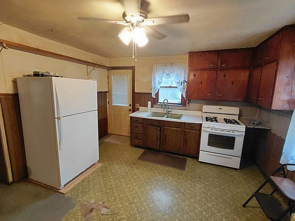 4th image of 909 W Center St