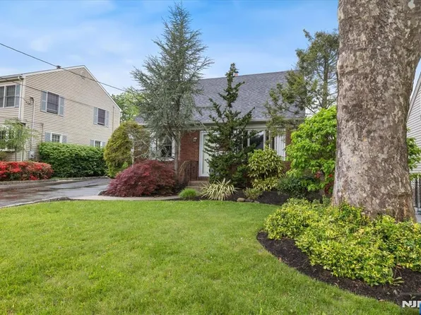 881 Lincoln Ave, Maywood, NJ 07607