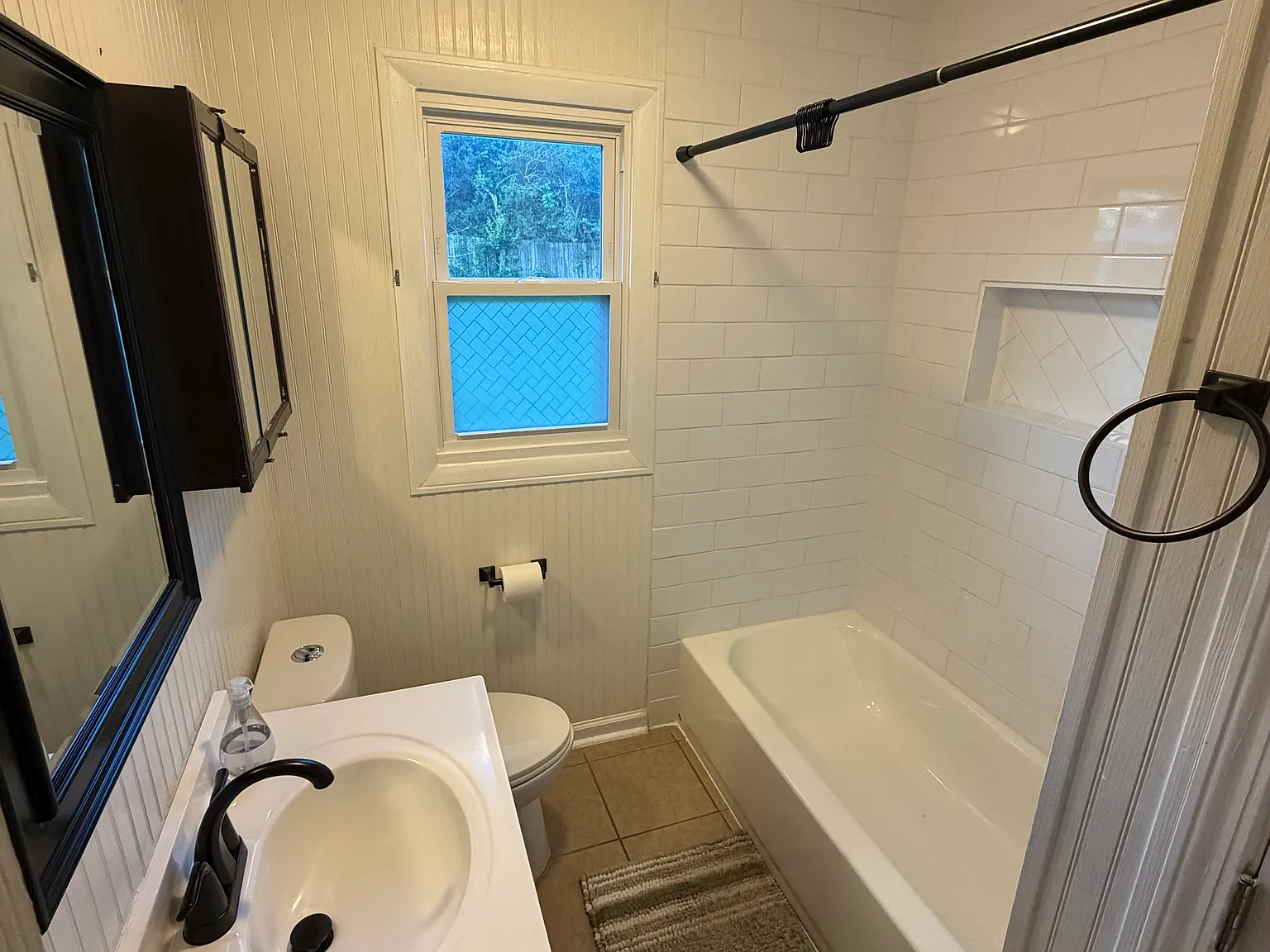 3 bed, 975 sqft, $1,950 — Photo 3