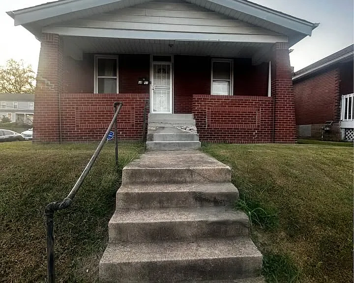 8401 N Broadway — Photo 1