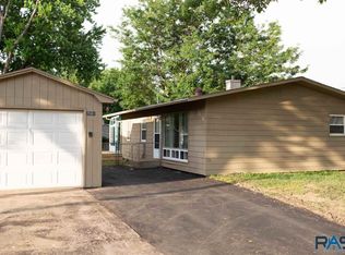 2501 E 18th St, Sioux Falls, SD 57103