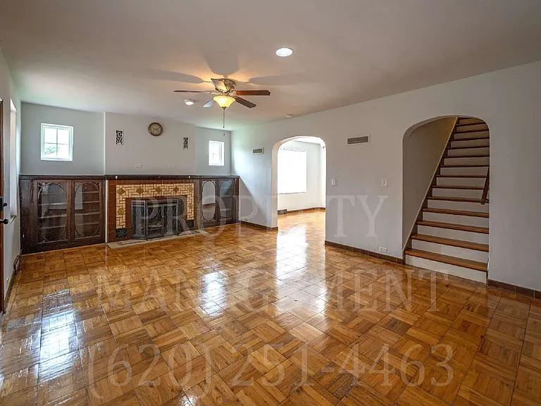 1110 W 5th St — Photo 2