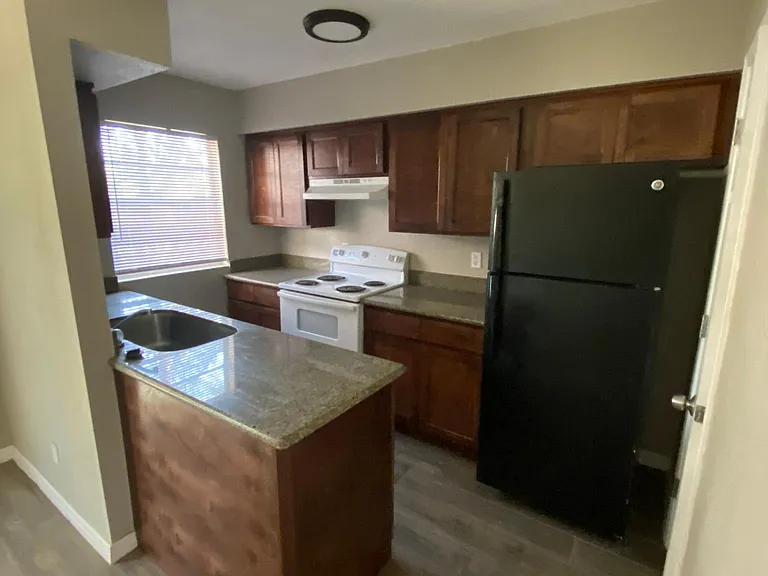 Alto Mesa Apartments — Photo 13