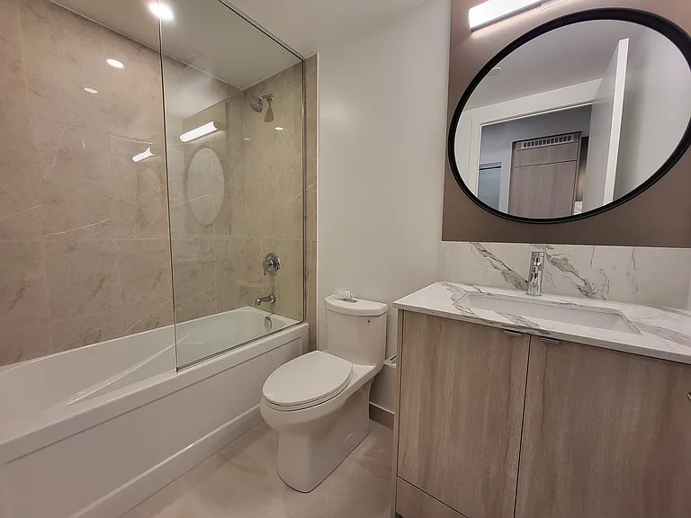 771 Yonge St — Photo 21