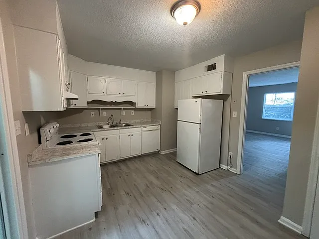 2 bed, 1.5 bath, 950 sqft, $1,025 — Photo 4