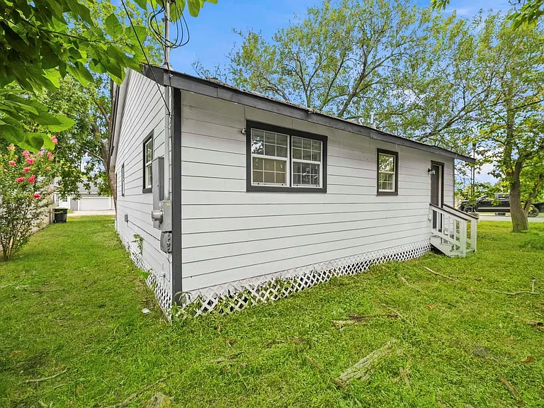 1501 Maiden Ln — Photo 27