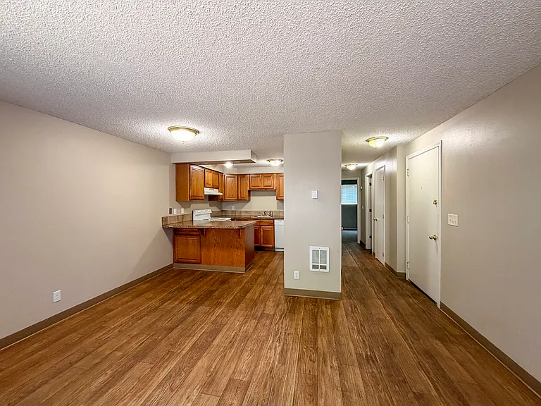 5204 Windsor Island Rd N #B — Photo 8